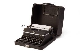 A MID 20TH CENTURY ROYAL TYPEWRITER