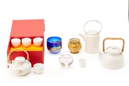 A SELECTION OF GLASSWARE AND CERAMICS