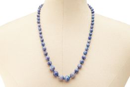 A GRADUATED LAPIS LAZULI BEADED NECKLACE