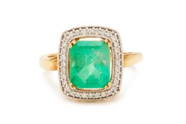 A YELLOW GOLD, EMERALD AND DIAMOND RING