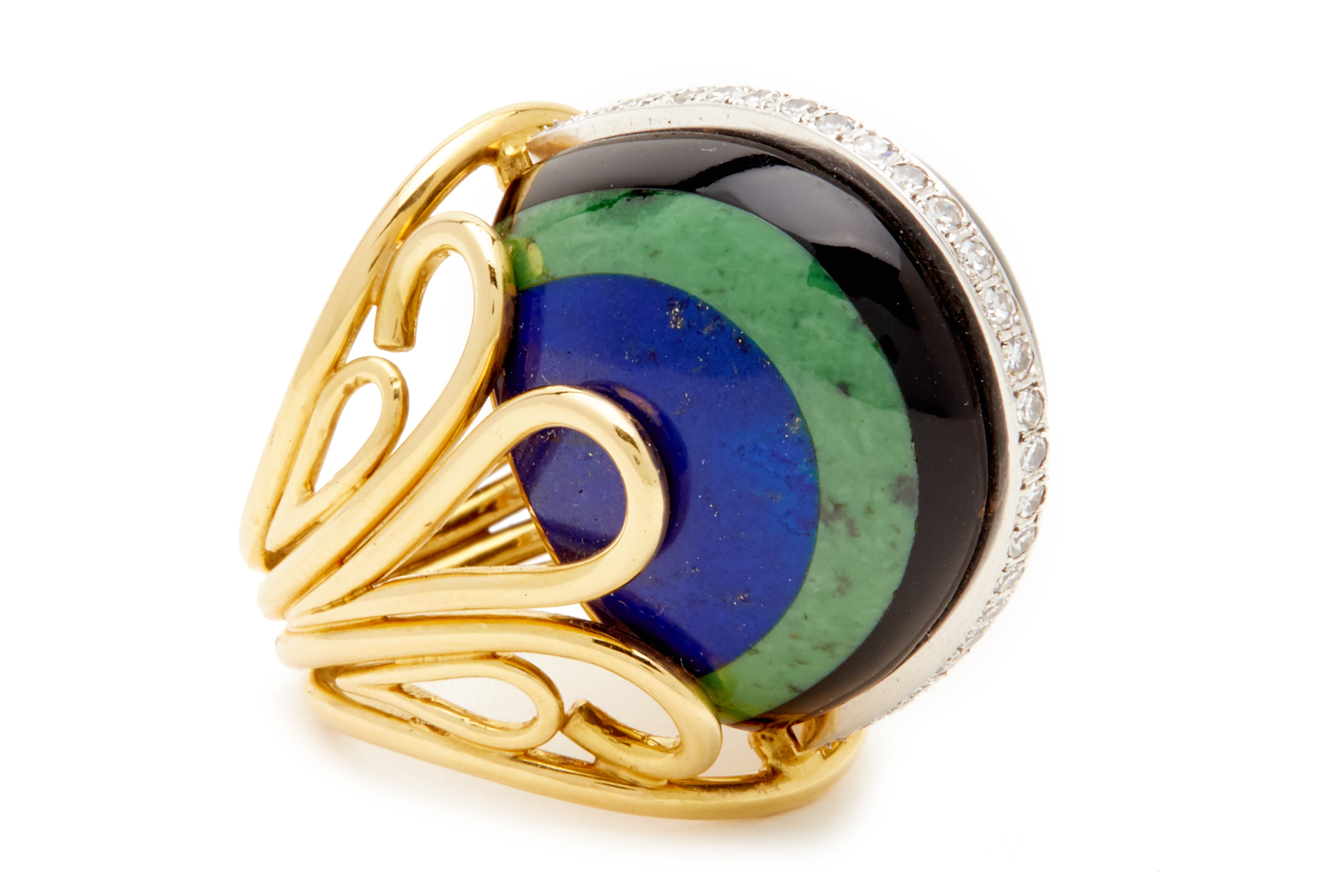 AN ART DECO STYLE DOMED RING - Image 2 of 4