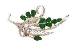 A JADE FOLIATE SPRAY BROOCH