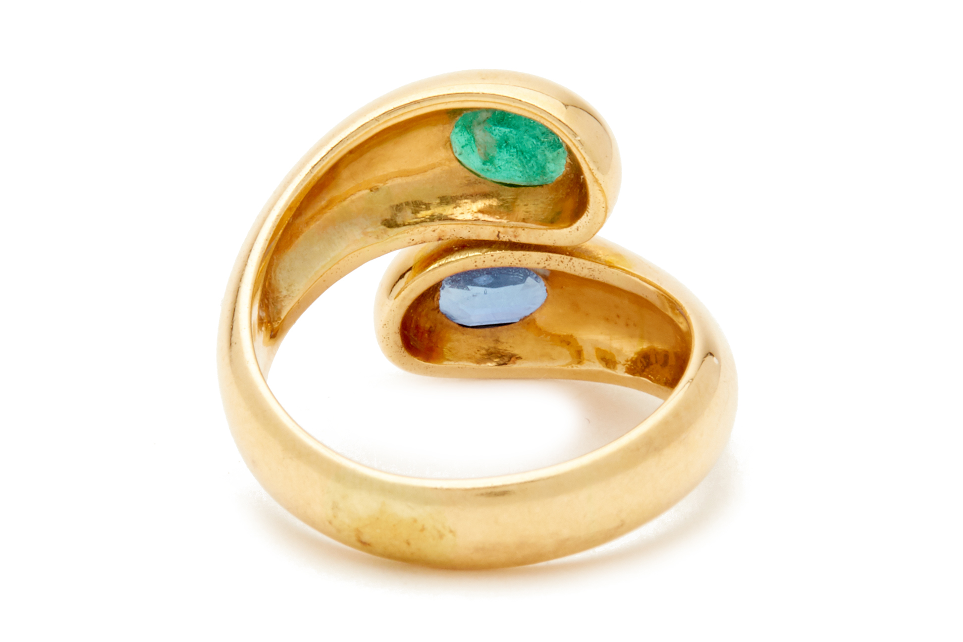 A EMERALD AND SAPPHIRE "TOI ET MOI" RING - Image 4 of 4