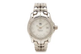 A TAG HEUER PROFESSIONAL LADIES STAINLESS STEEL BRACELET WATCH