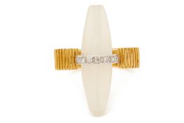 A YELLOW GOLD, QUARTZ AND DIAMOND RING