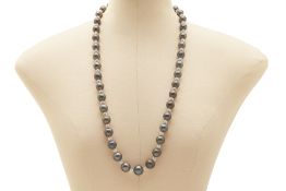 A TAHITIAN PEARL NECKLACE (APPROX. 41 PEARLS)