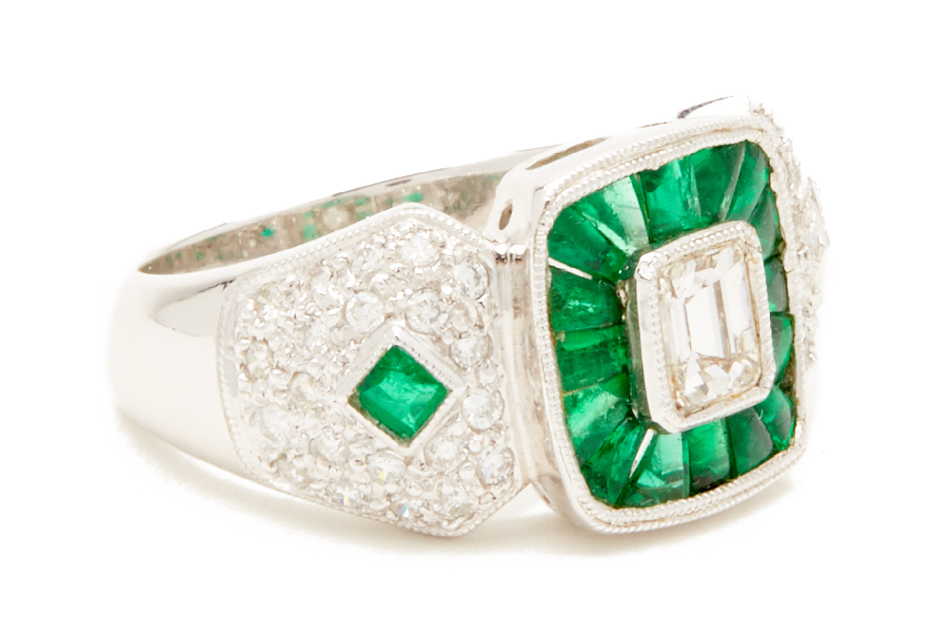 A PLATINUM, EMERALD CUT DIAMOND AND EMERALD RING - Image 2 of 4