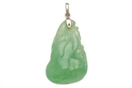 A CARVED JADE GOURD PENDANT
