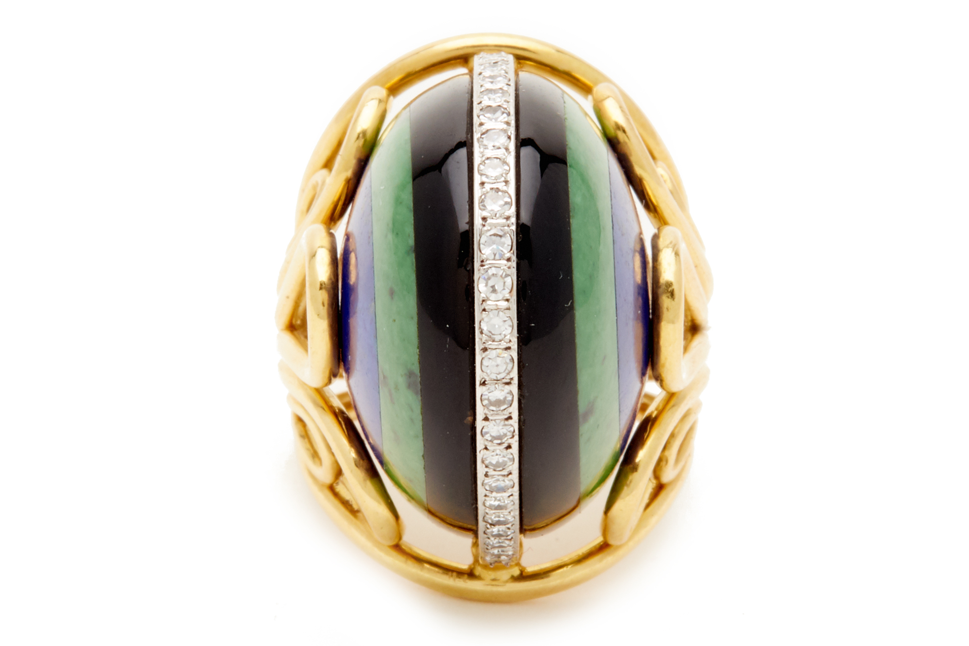 AN ART DECO STYLE DOMED RING