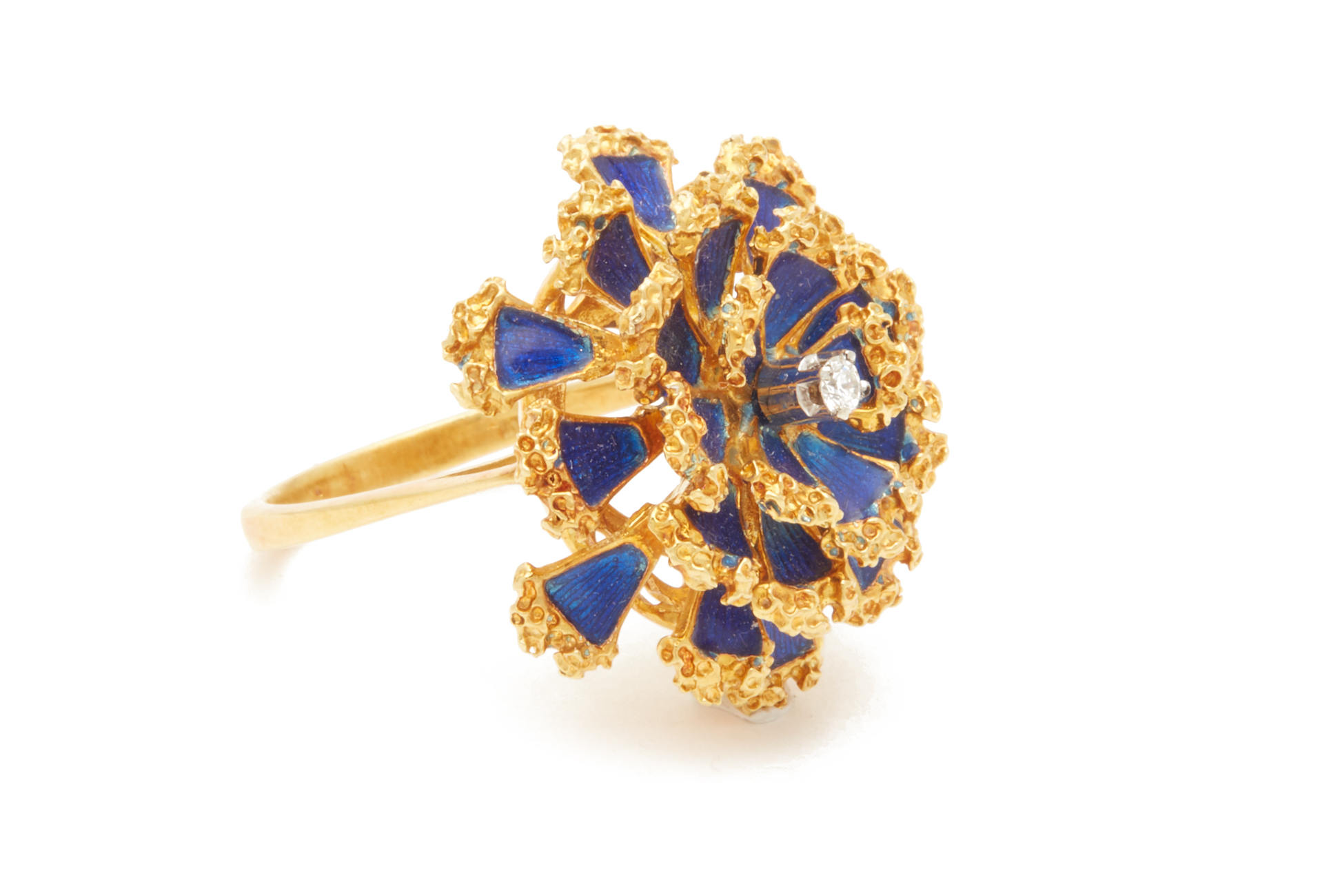 AN 18K YELLOW GOLD ENAMEL RING - Image 2 of 4