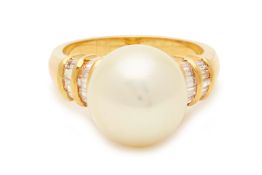 A 20K YELLOW GOLD, PEARL AND DIAMOND RING