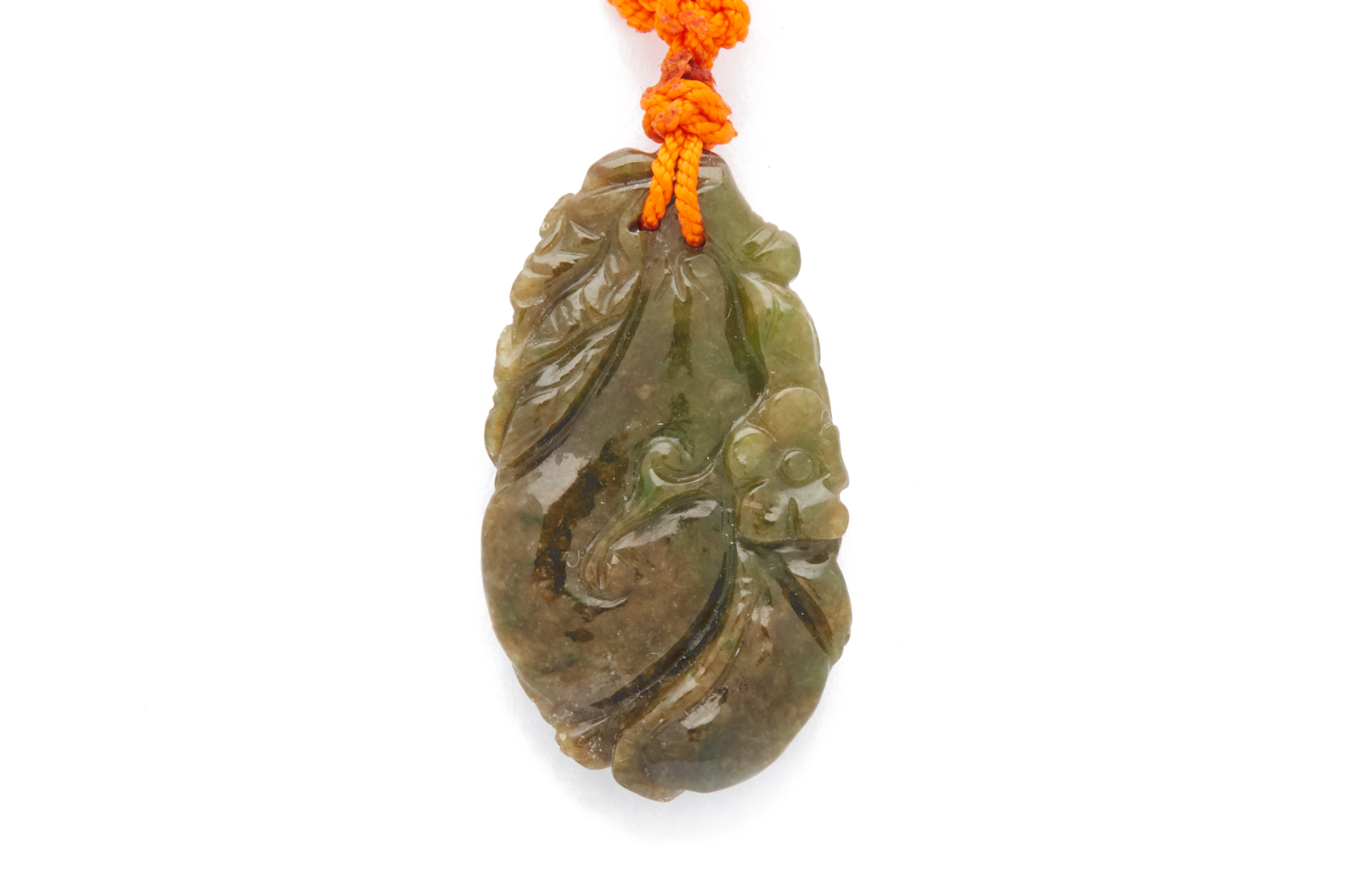 A CARVED JADE FLORAL PENDANT - Image 2 of 2