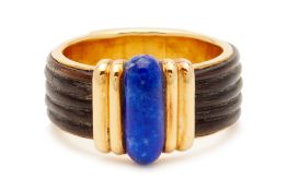 A CHAUMET GOLD AND LAPIS LAZULI RING