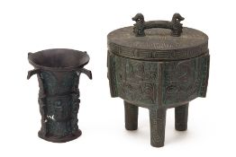 A NOVELTY ARCHAIC STYLE TRIPOD ICE BUCKET AND COVER