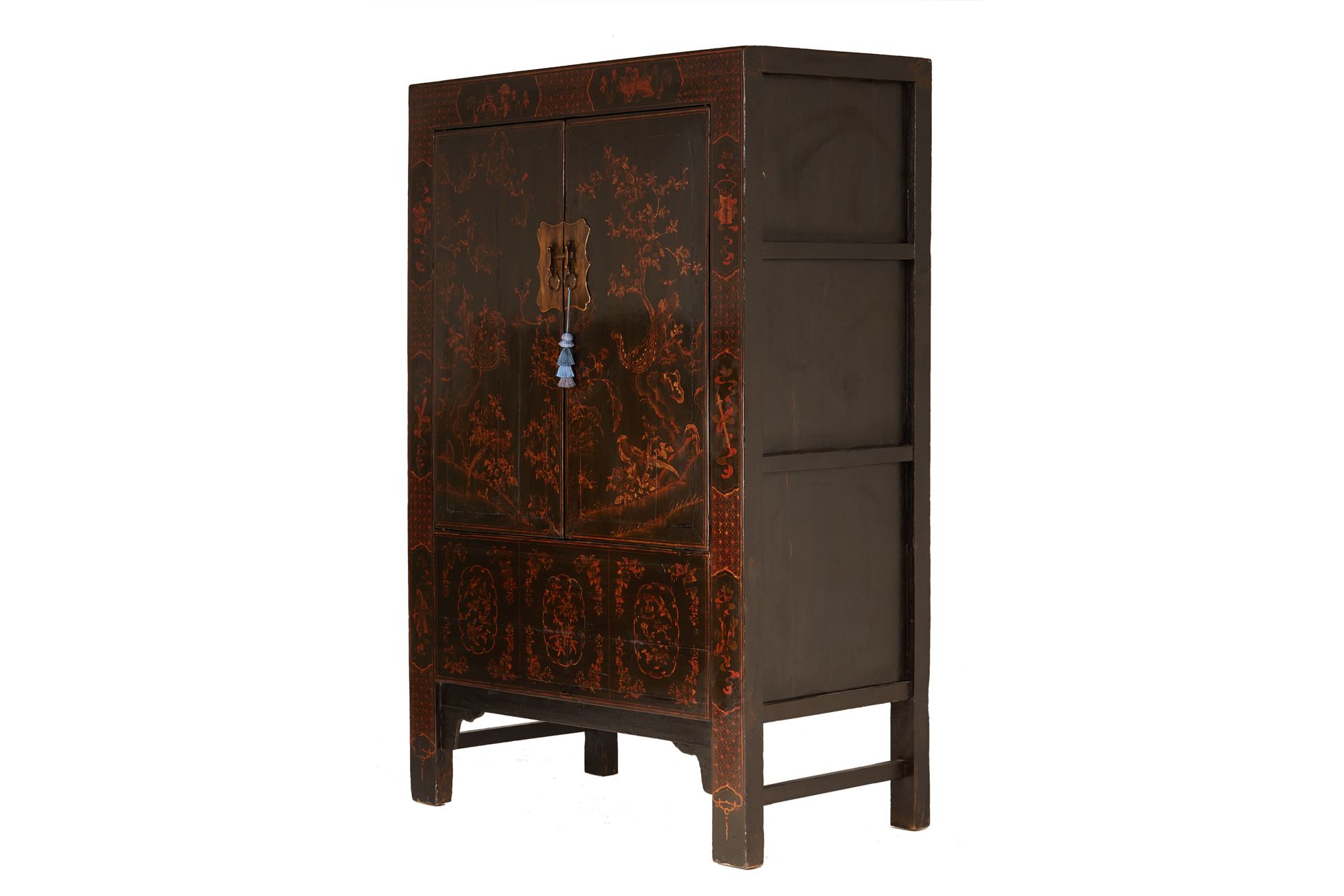 AN ANTIQUE CHINESE BLACK LACQUERED CABINET