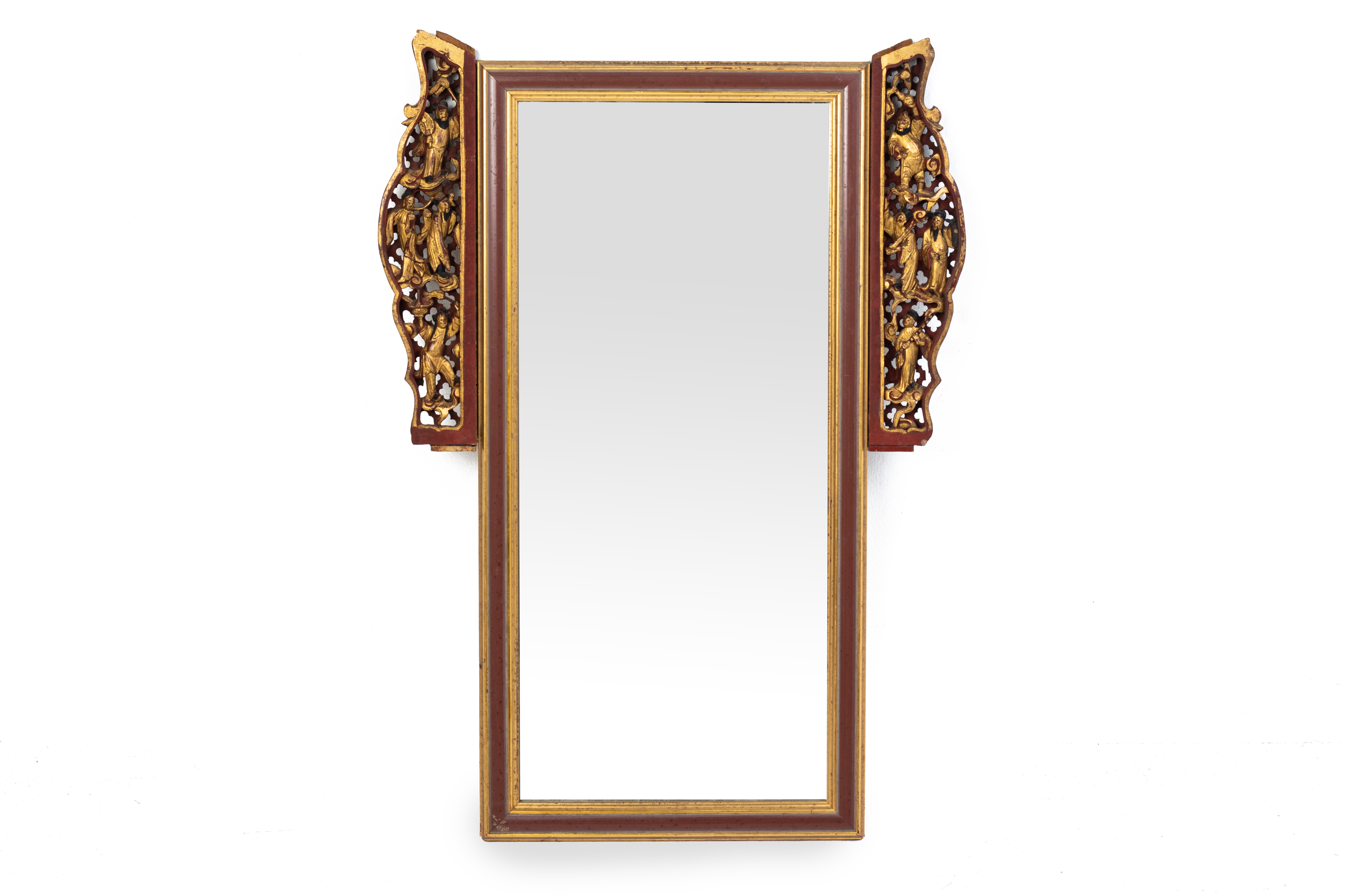 A CARVED GILTWOOD MIRROR (2)