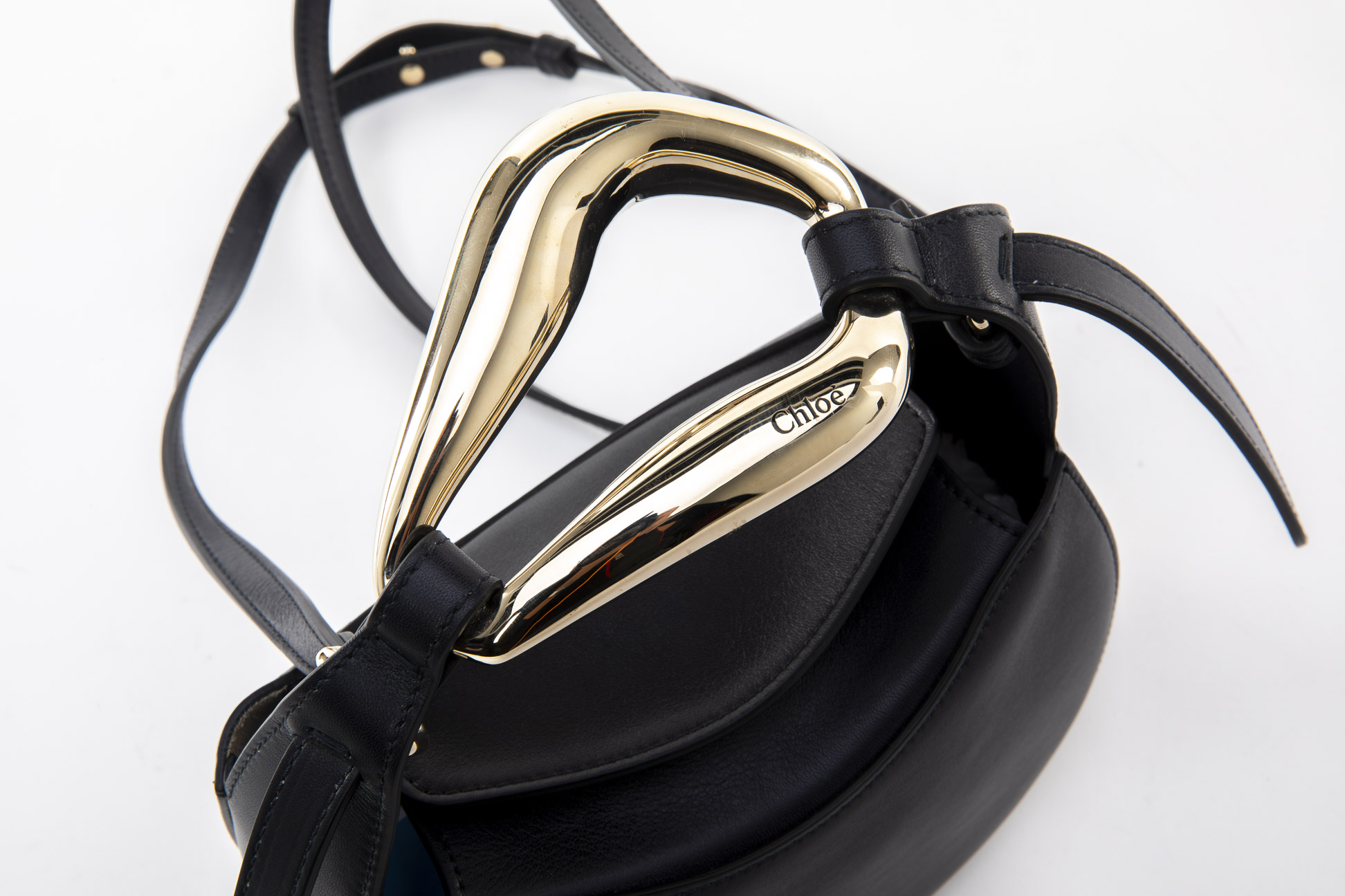 A CHLOE 'KISS' BLACK LEATHER BAG - Image 3 of 6