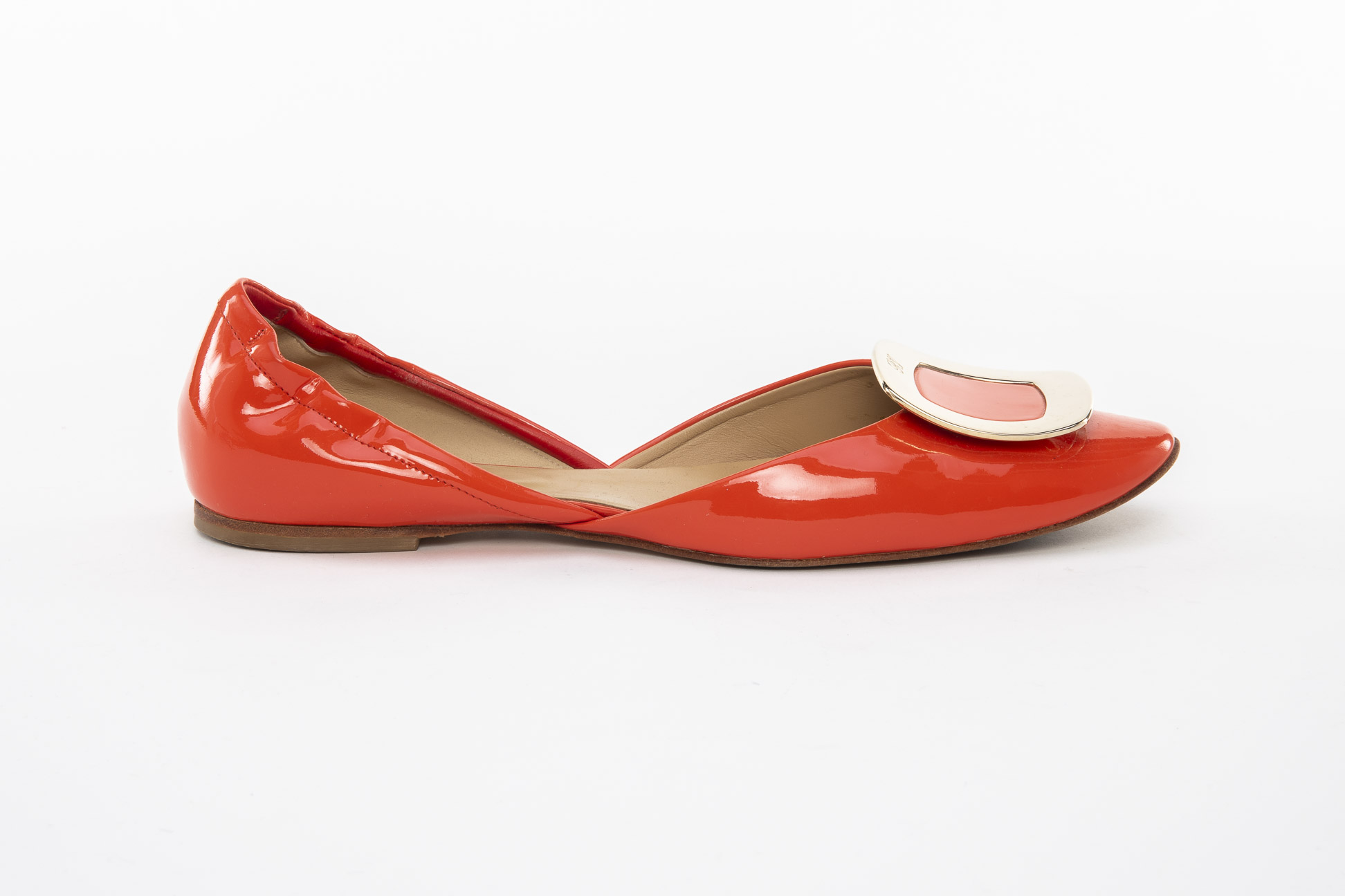 A PAIR OF ROGER VIVIER 'D'ORSAY' CORAL PATENT FLATS EU 38 - Image 2 of 4