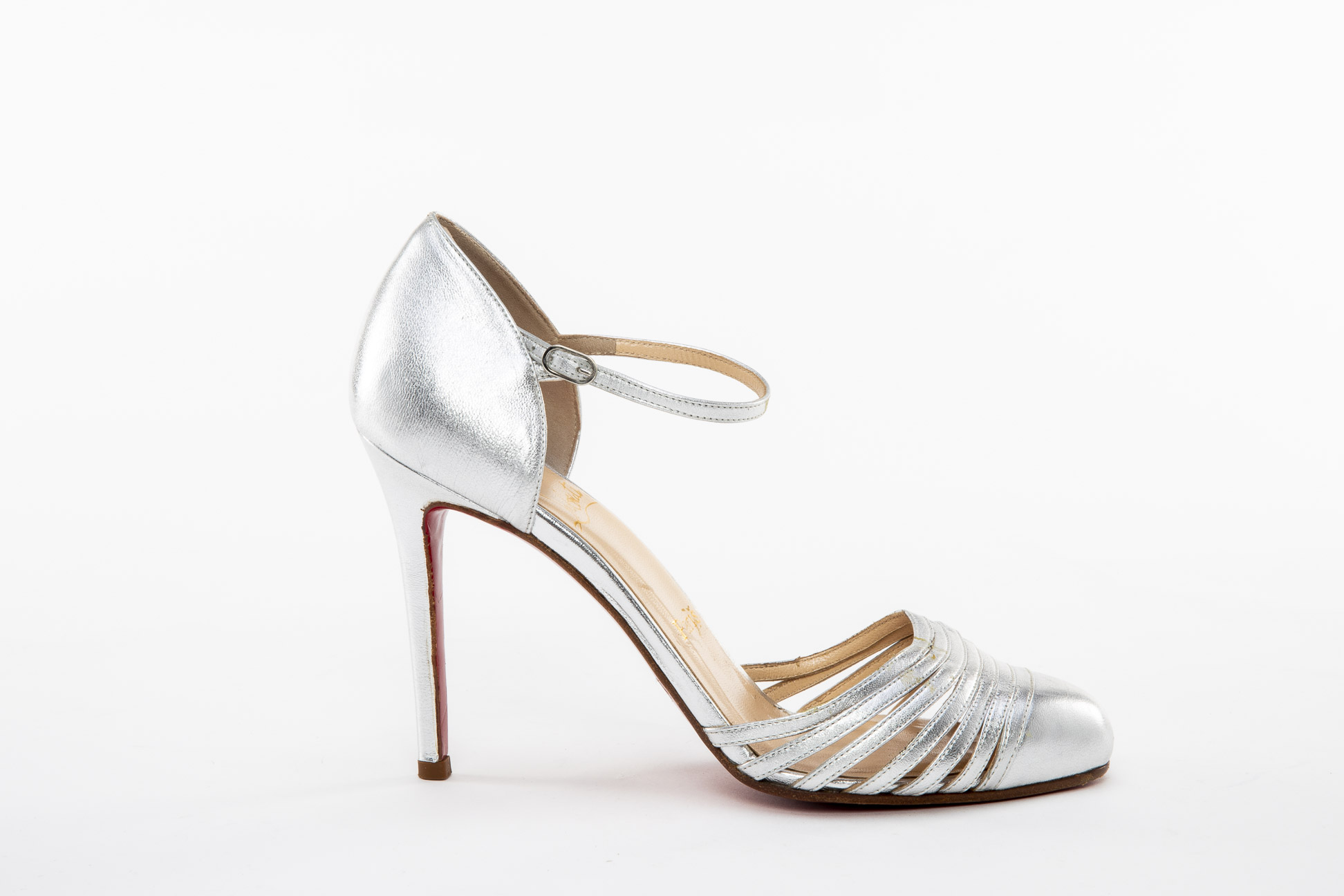 A PAIR OF CHRISTIAN LOUBOUTIN SILVER STRAPPY HEELS EU 38.5 - Image 2 of 4