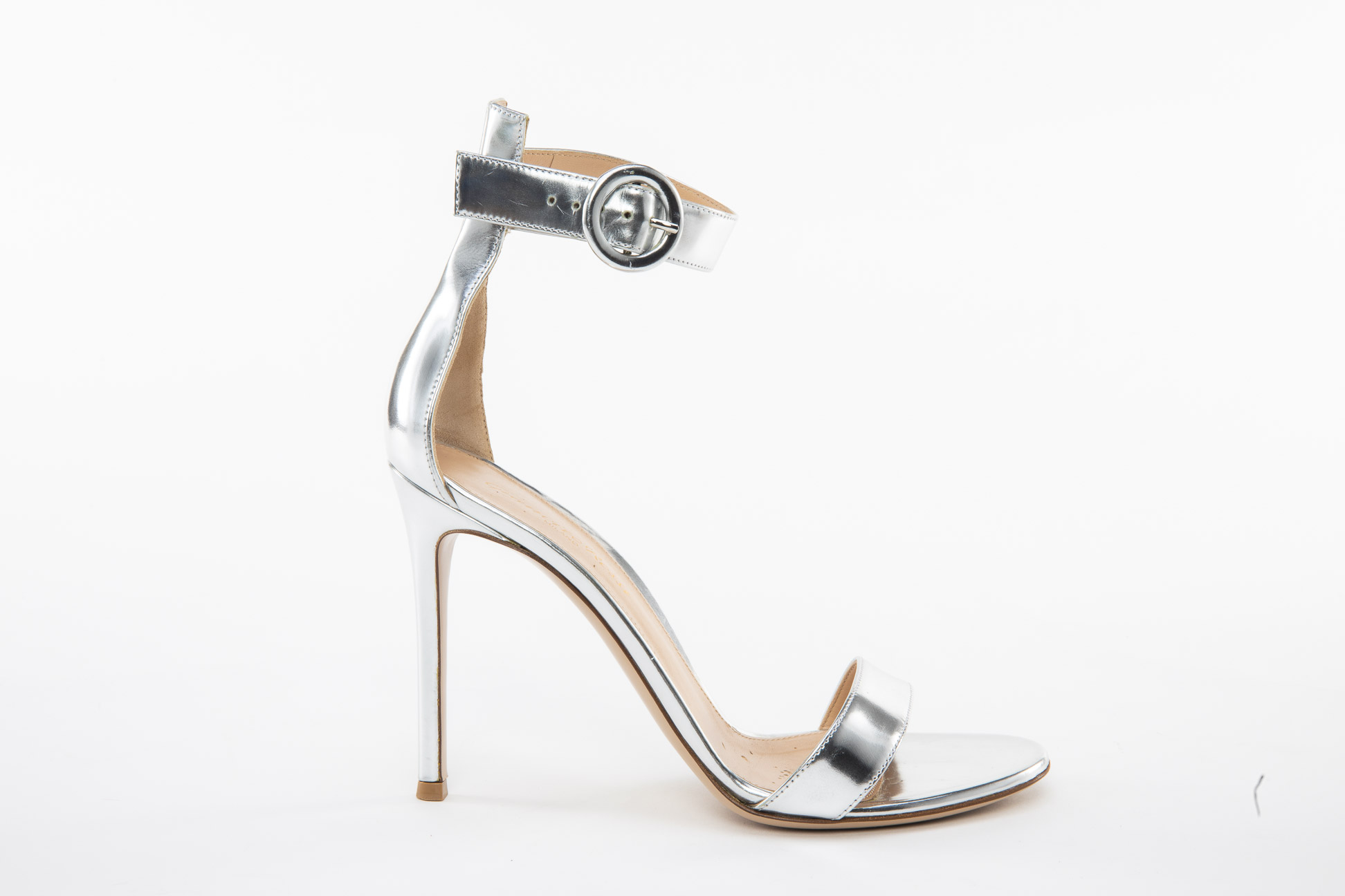 A PAIR OF GIANVITO ROSSI SILVER LEATHER STRAPPY HEELS EU 38 - Image 2 of 4