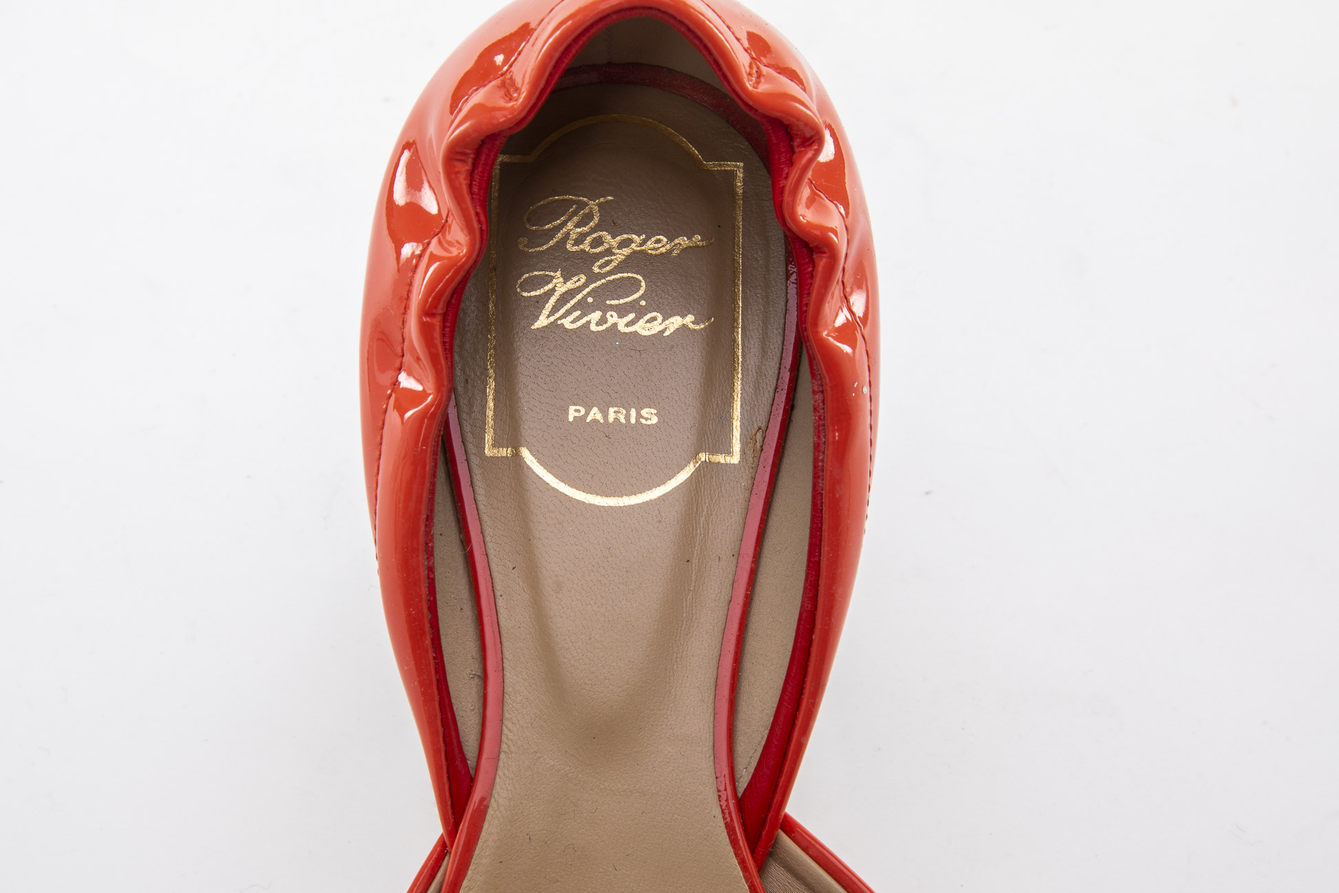 A PAIR OF ROGER VIVIER 'D'ORSAY' CORAL PATENT FLATS EU 38 - Image 3 of 4