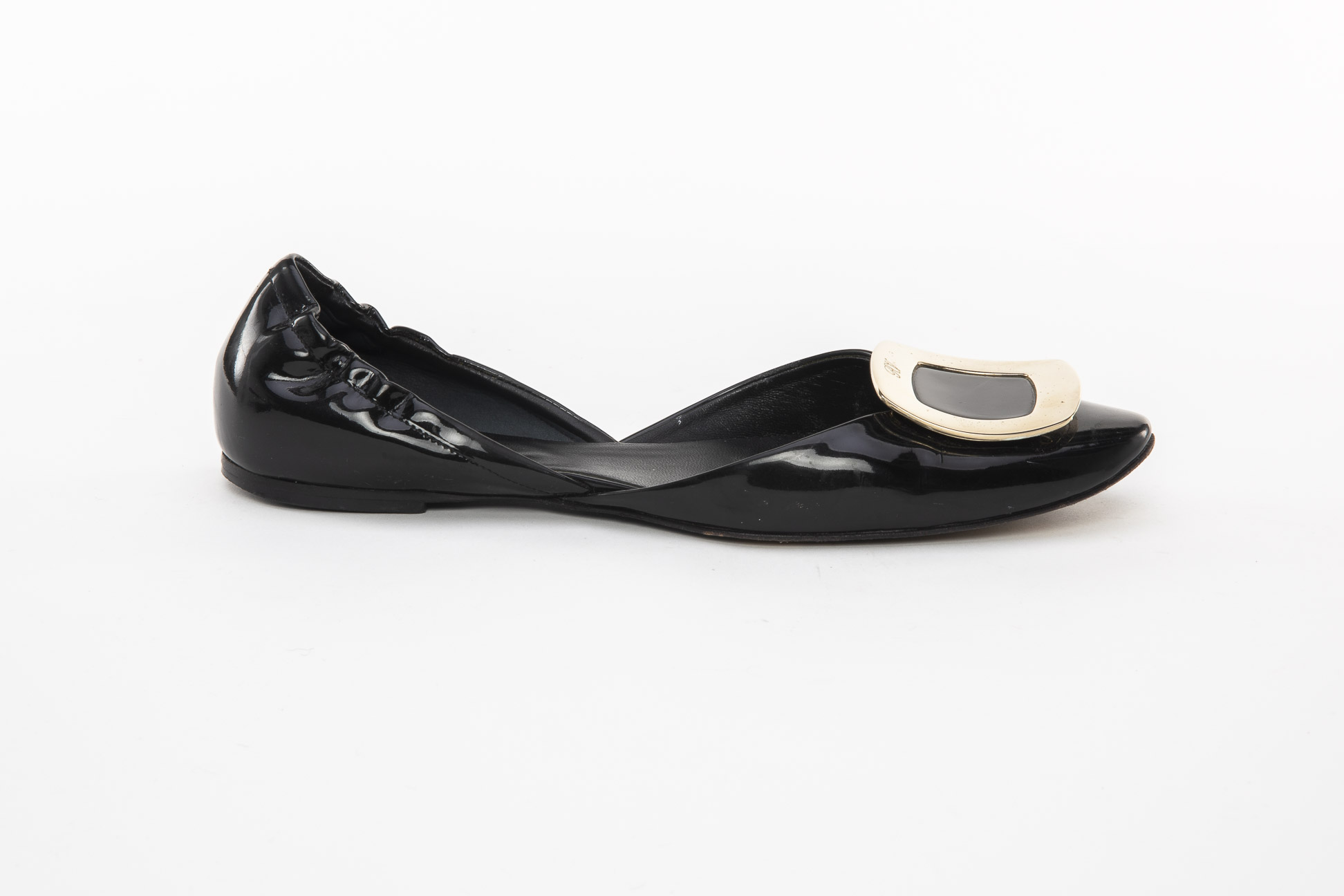 A PAIR OF ROGER VIVIER 'D'ORSAY' BLACK PATENT FLATS EU 38.5 - Image 2 of 4