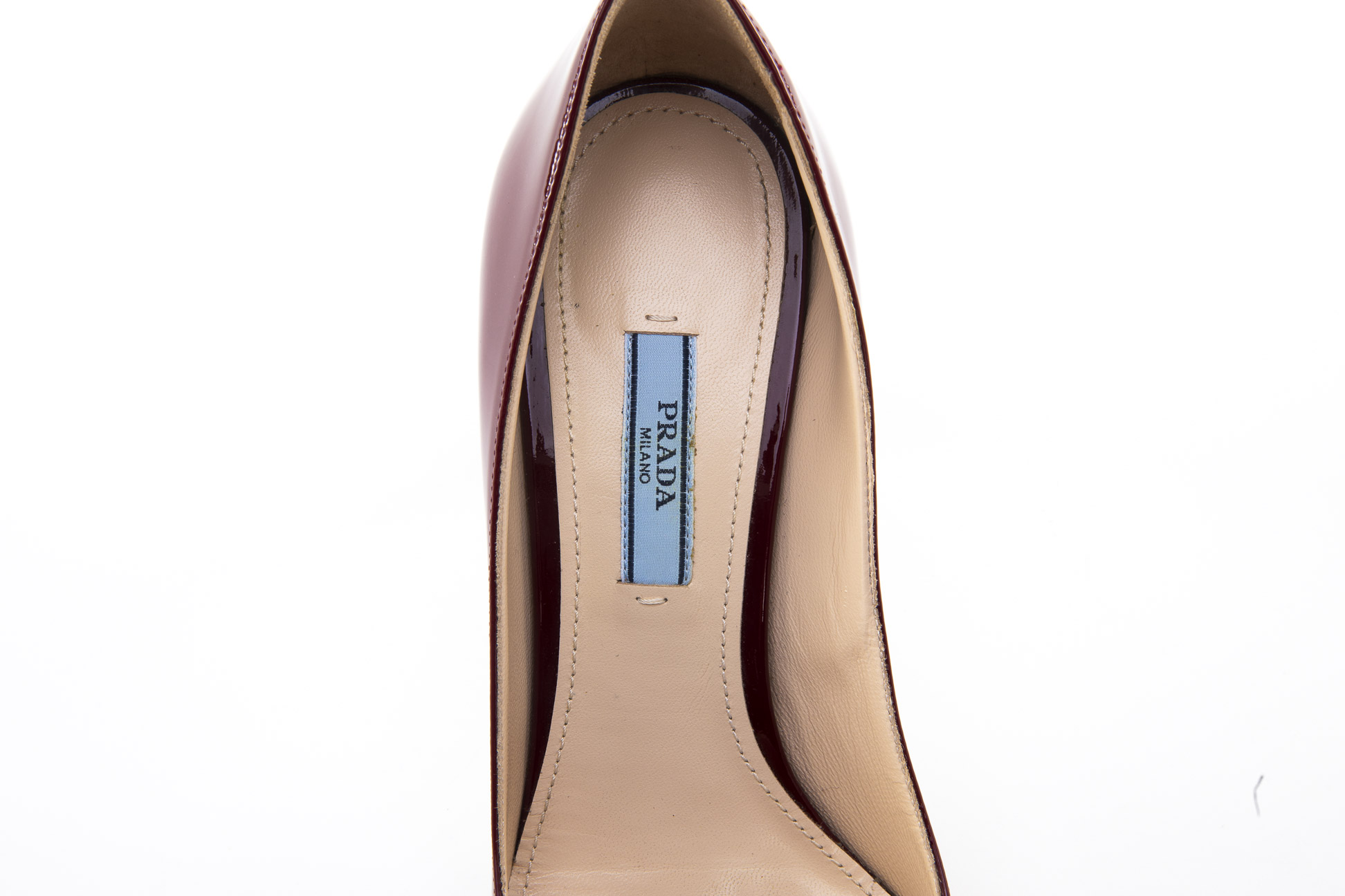 A PAIR OF PRADA BURGUNDY PATENT LEATHER HEELS EU 38 - Image 3 of 4