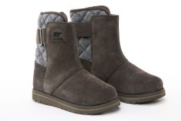 A PAIR OF SOREL 'RYLEE' GREY SUEDE WINTER BOOTS EU 38