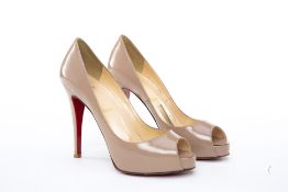 A PAIR OF CHRISTIAN LOUBOUTIN NUDE PATENT HEELS EU 38.5