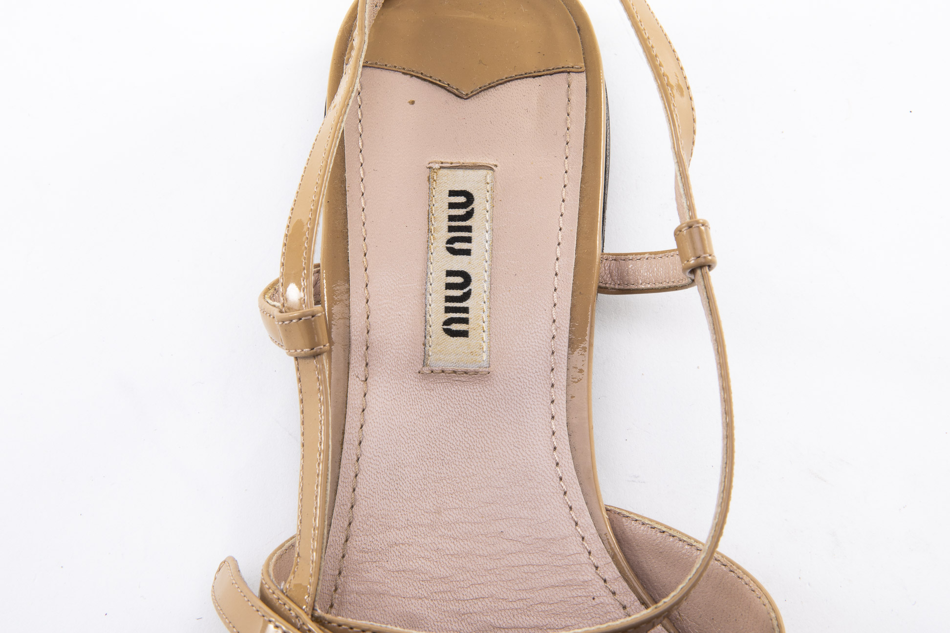 A PAIR OF MIU MIU BICOLOUR PATENT LEATHER SANDALS EU 38 - Image 3 of 5