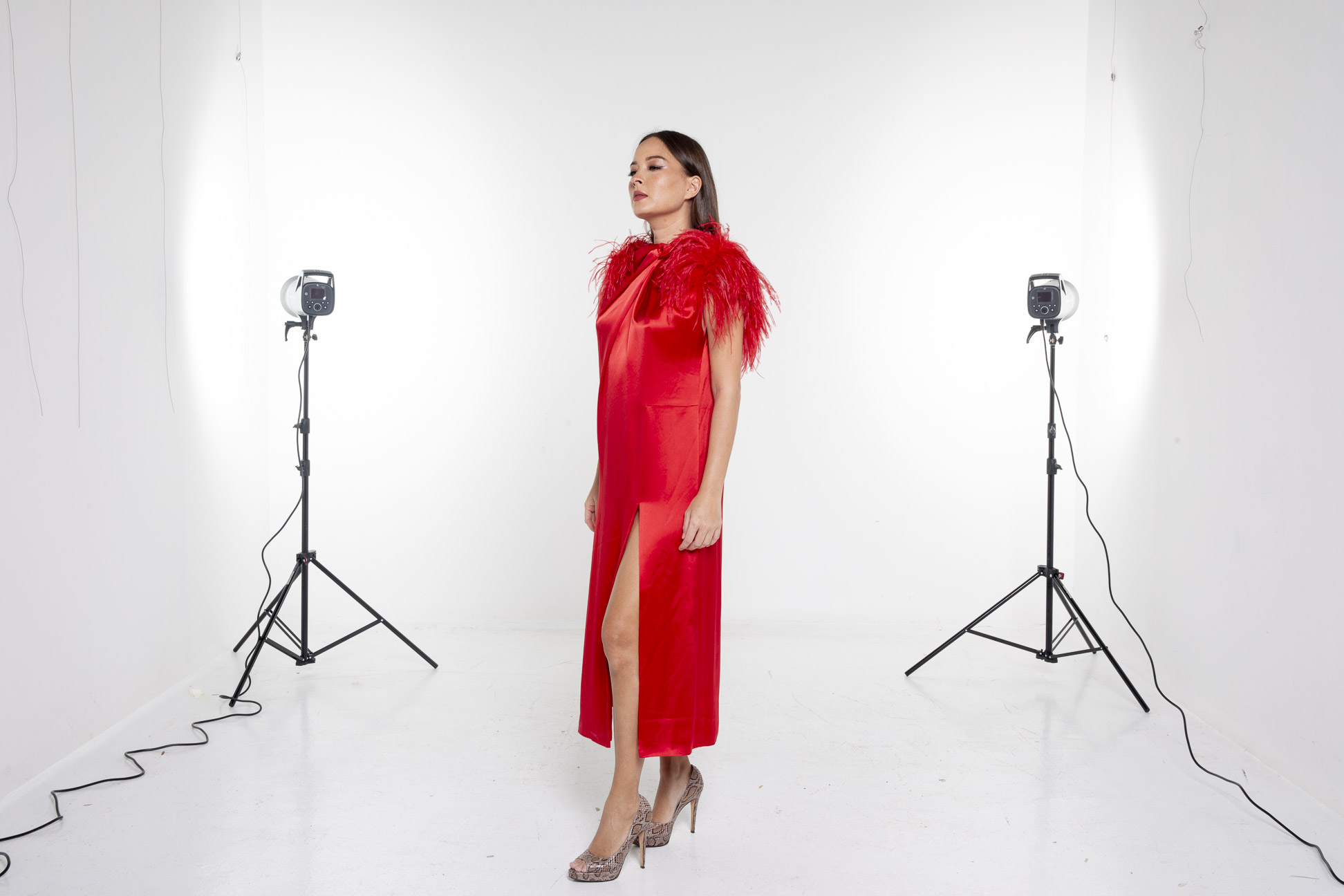 A 16ARLINGTON 'YOSHINA' RED FEATHER DRESS - Image 2 of 4