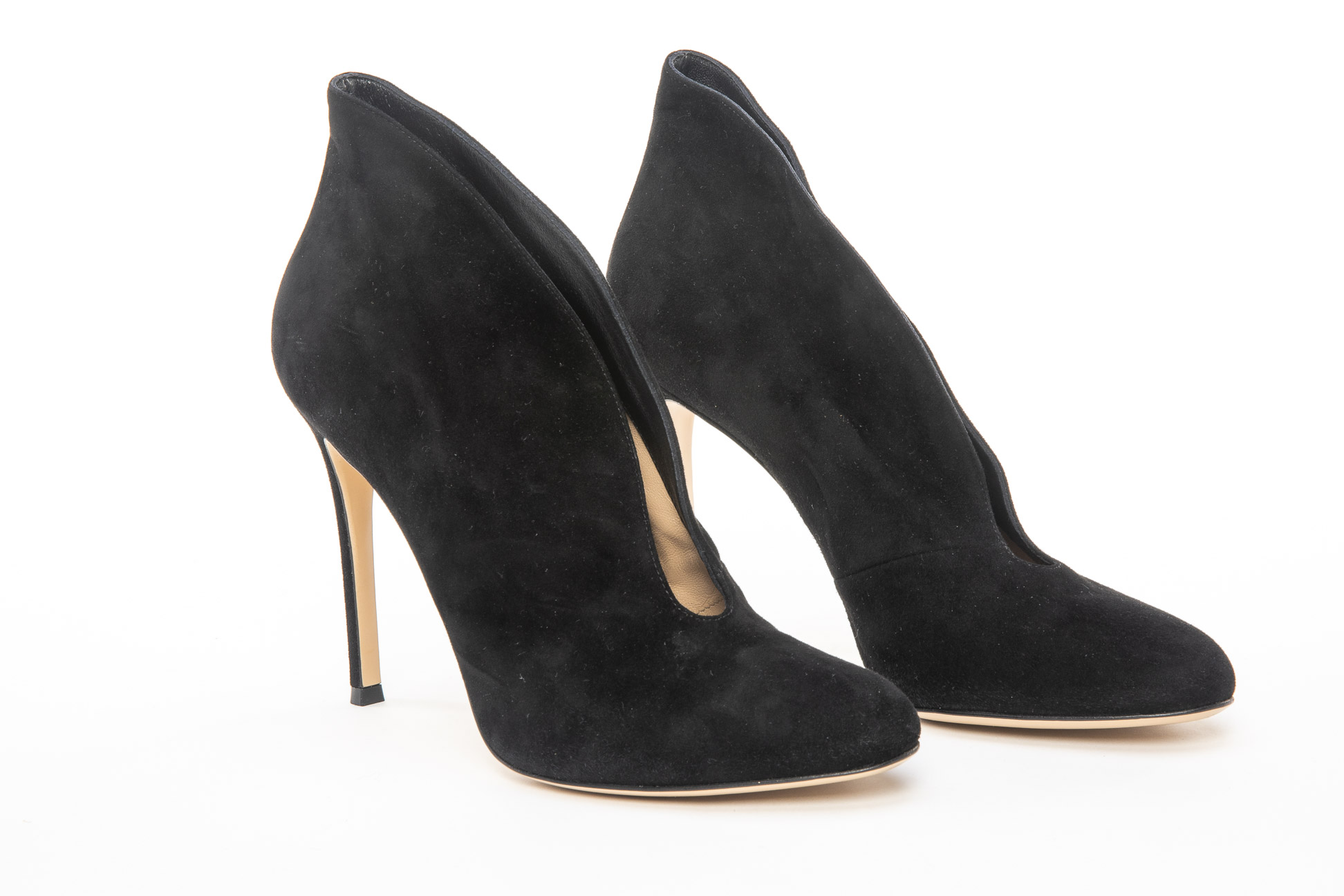 A PAIR OF GIANVITO ROSSI 'VAMP 85' BLACK SUEDE BOOTS EU 38.5