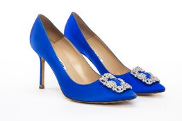 A PAIR OF MANOLO BLAHNIK BLUE SATIN HEELS EU 38