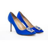 A PAIR OF MANOLO BLAHNIK BLUE SATIN HEELS EU 38