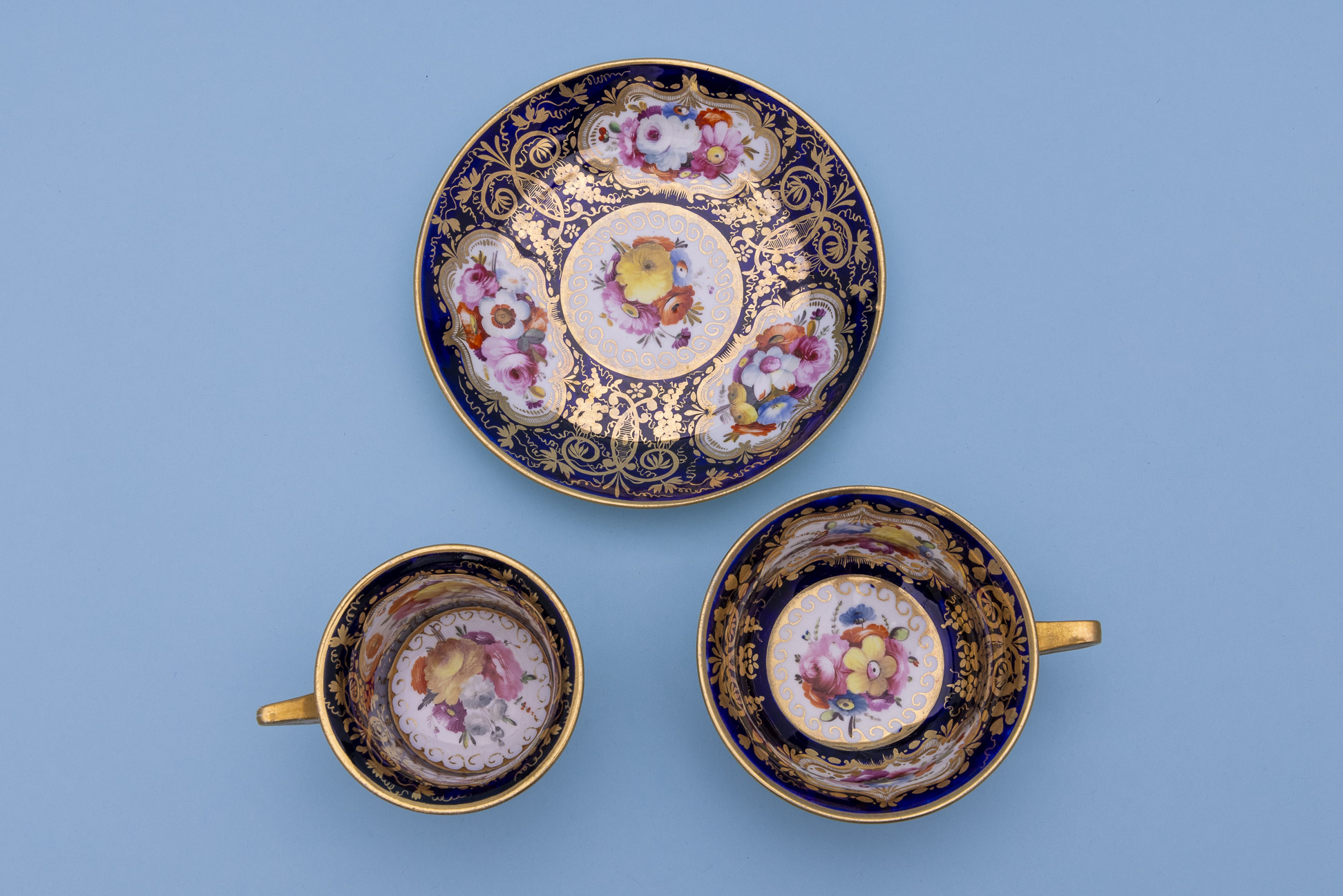 TWO SIMILAR TEA CUPS AND SAUCERS - Image 5 of 6