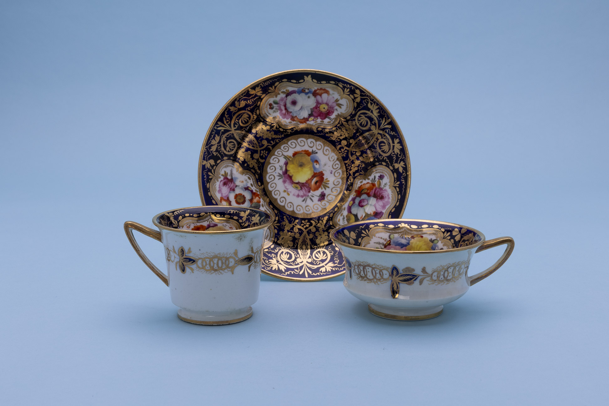 TWO SIMILAR TEA CUPS AND SAUCERS - Image 4 of 6