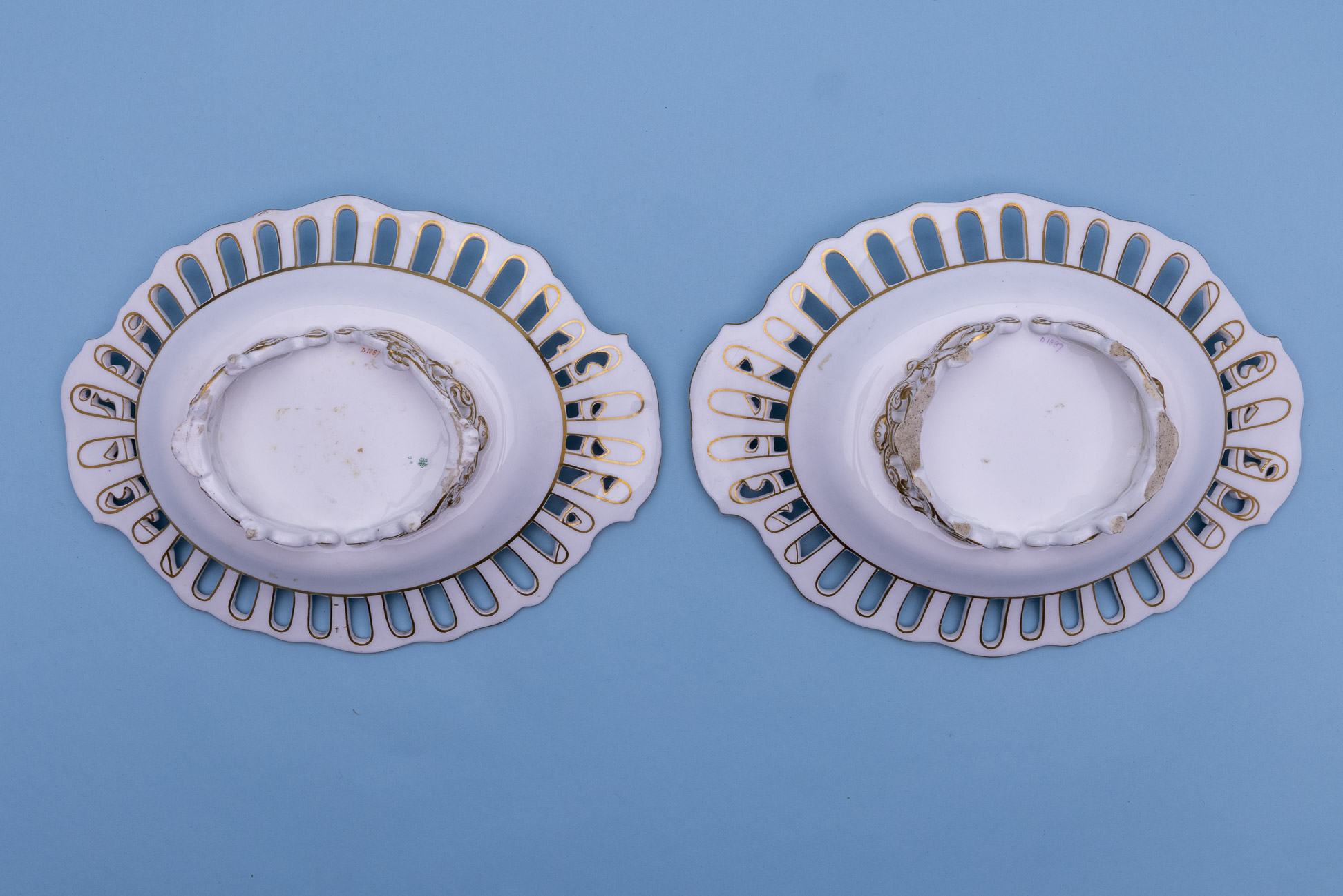 A PAIR OF COPELAND OVAL FOOTED DISHES - Image 3 of 3