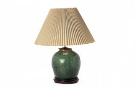 A GREEN GLAZED CERAMIC TABLE LAMP