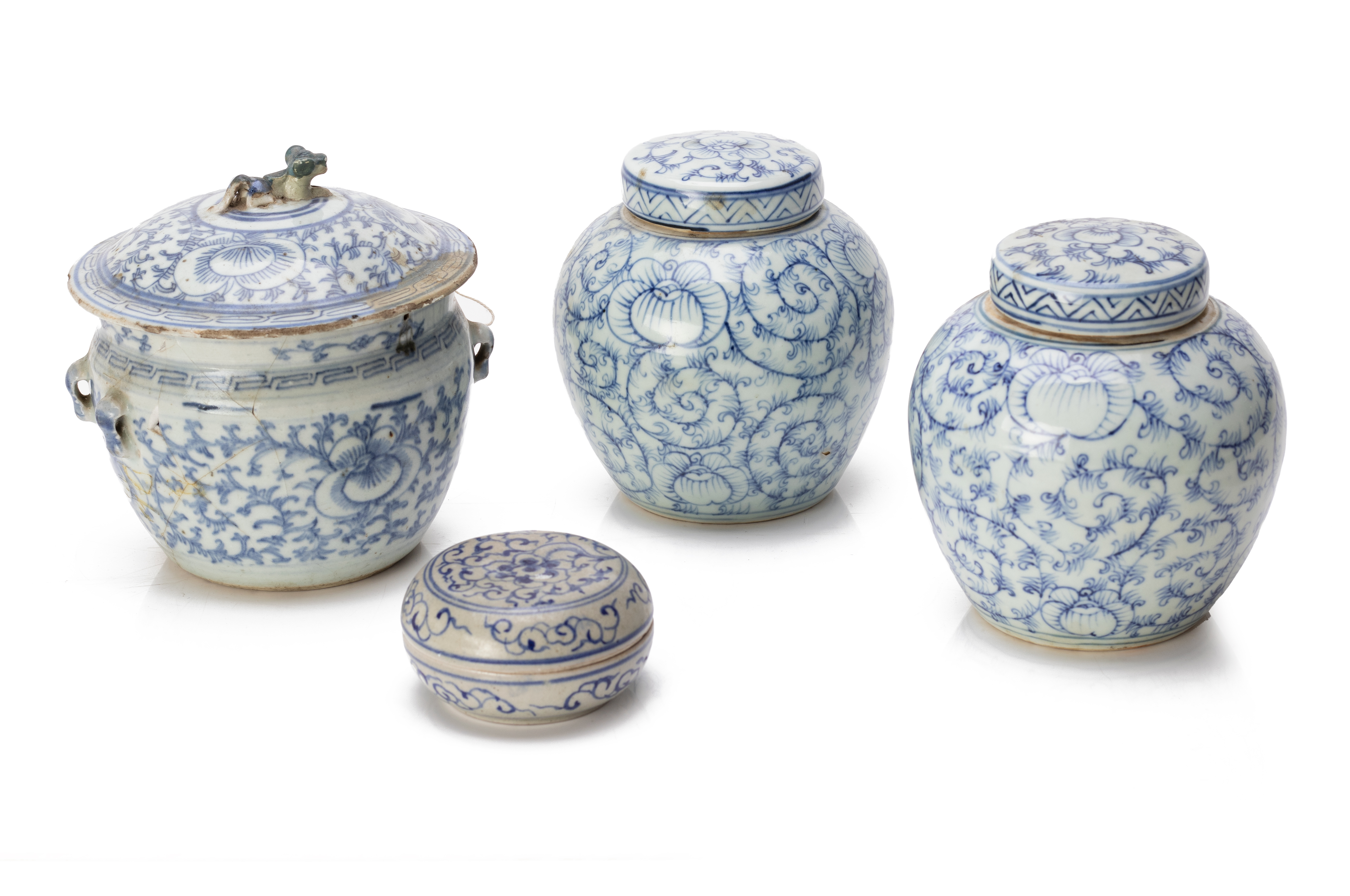 A GROUP OF BLUE AND WHITE ORIENTAL CERAMICS