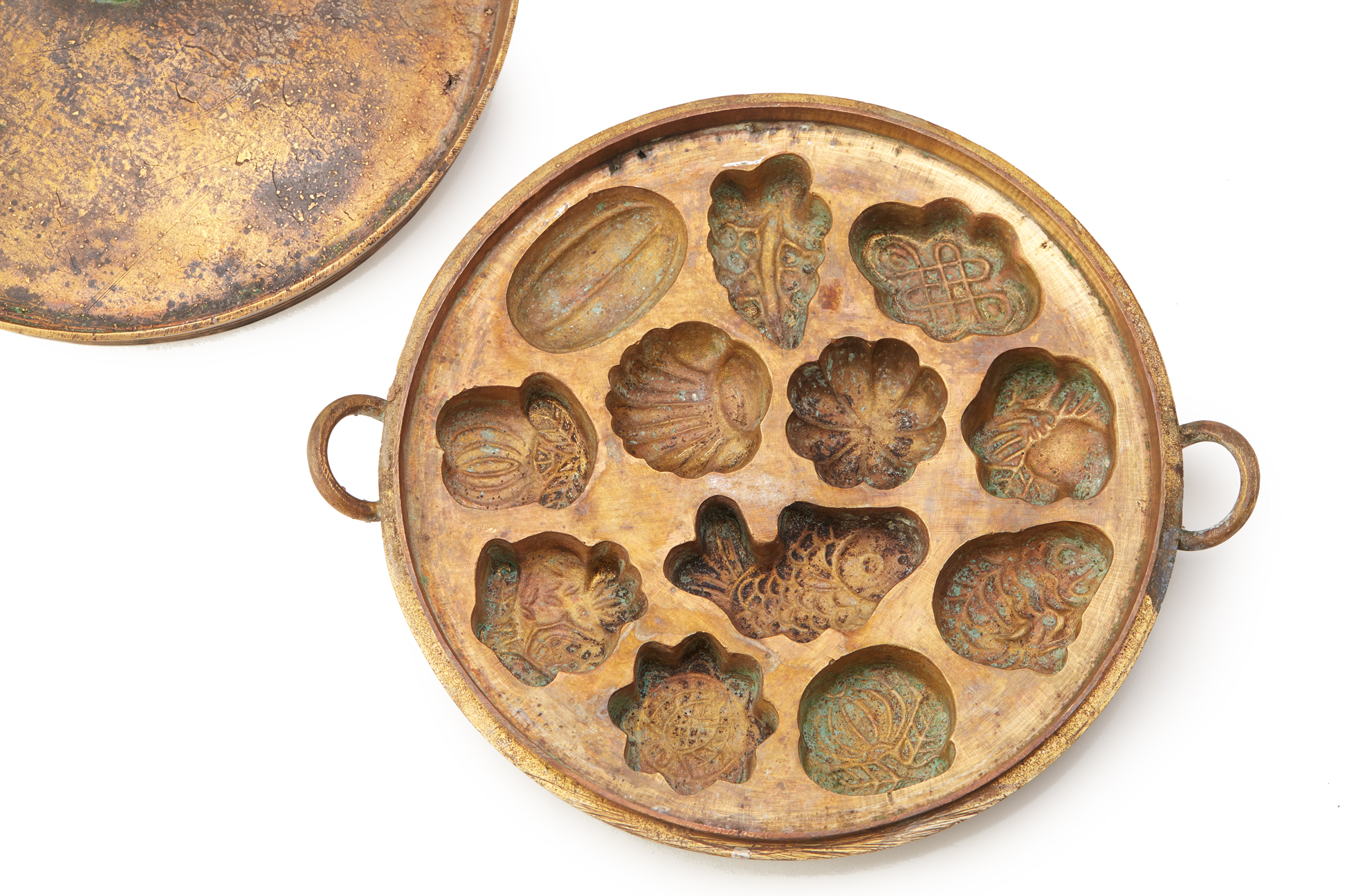 THREE BRASS 'KUEH BAULU' MOULDS - Image 4 of 6