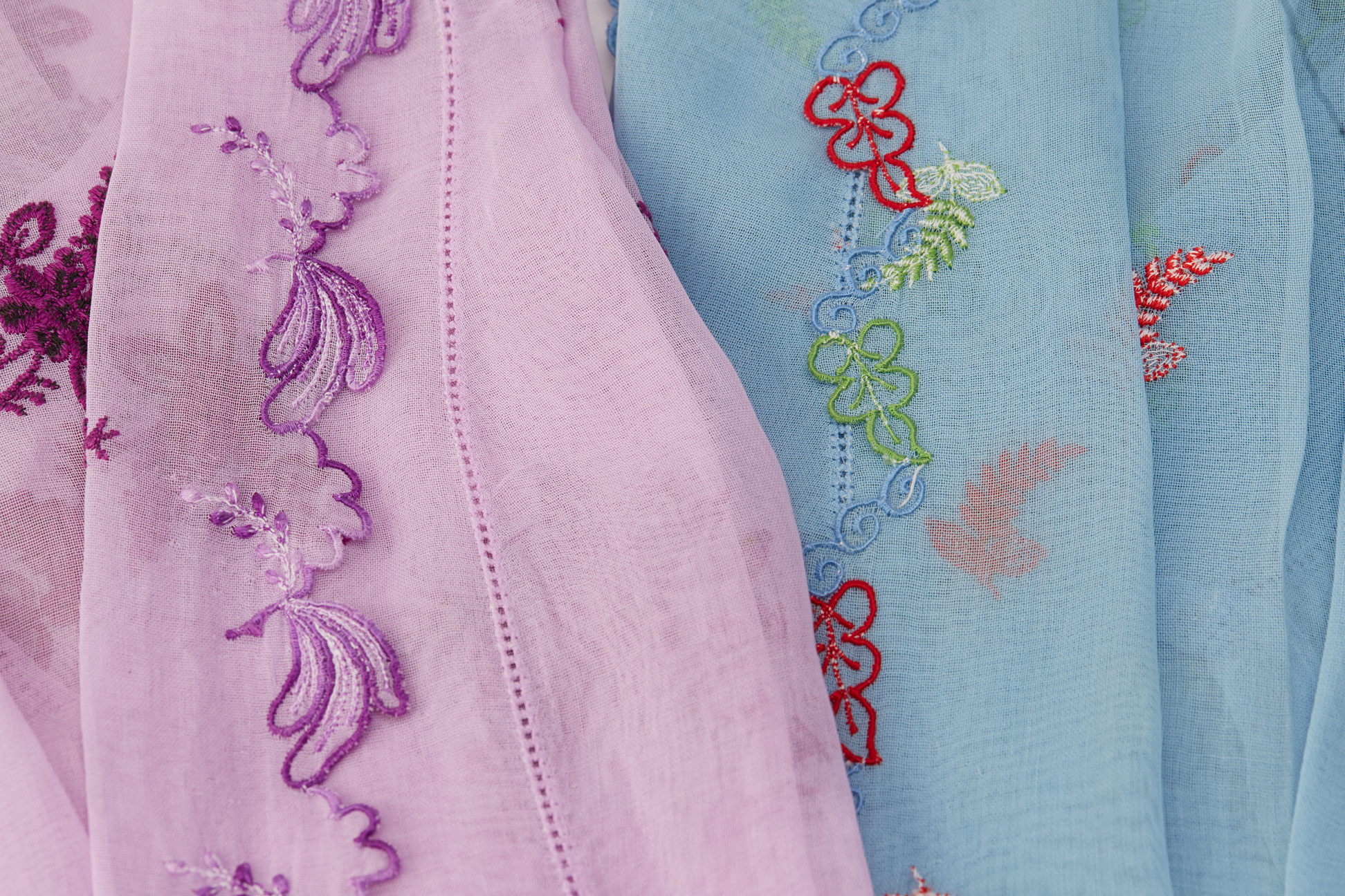 THREE EMBROIDERED PERANAKAN KEBAYA - Image 2 of 3