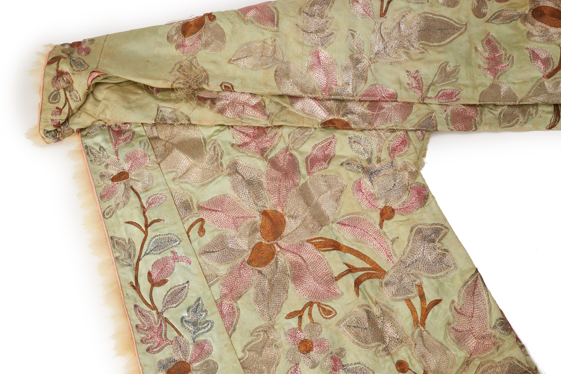 A CHINESE SAGE GREEN EMBROIDERED SILK COAT - Image 2 of 7