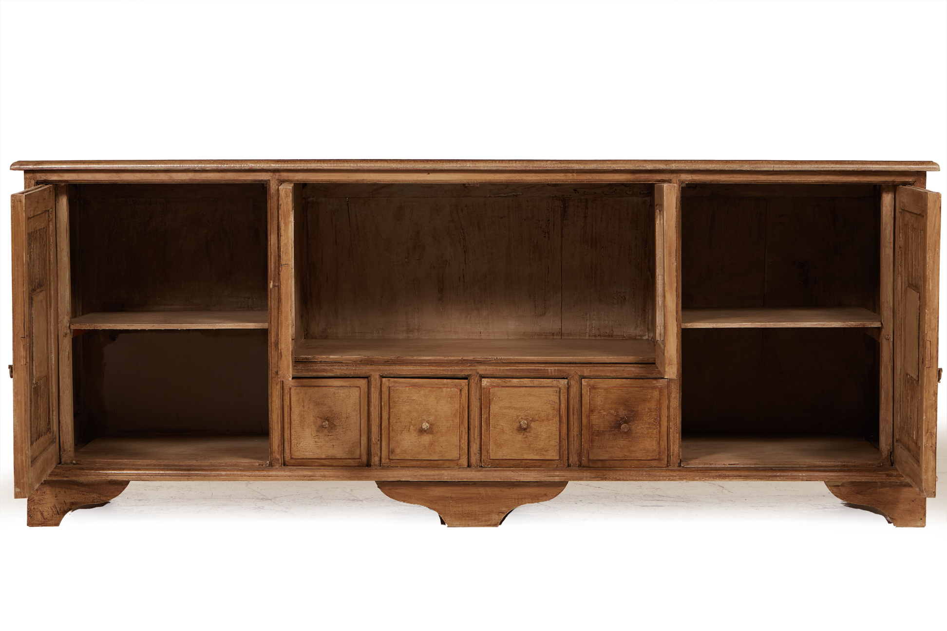 A LARGE RUSTIC SIDEBOARD - Image 3 of 3