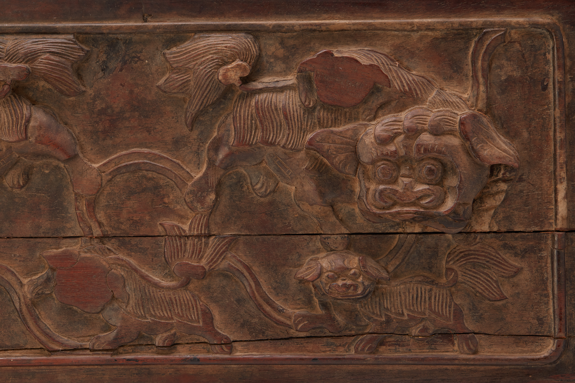 A FRAMED CHINESE WOODEN CARVING - Image 2 of 3