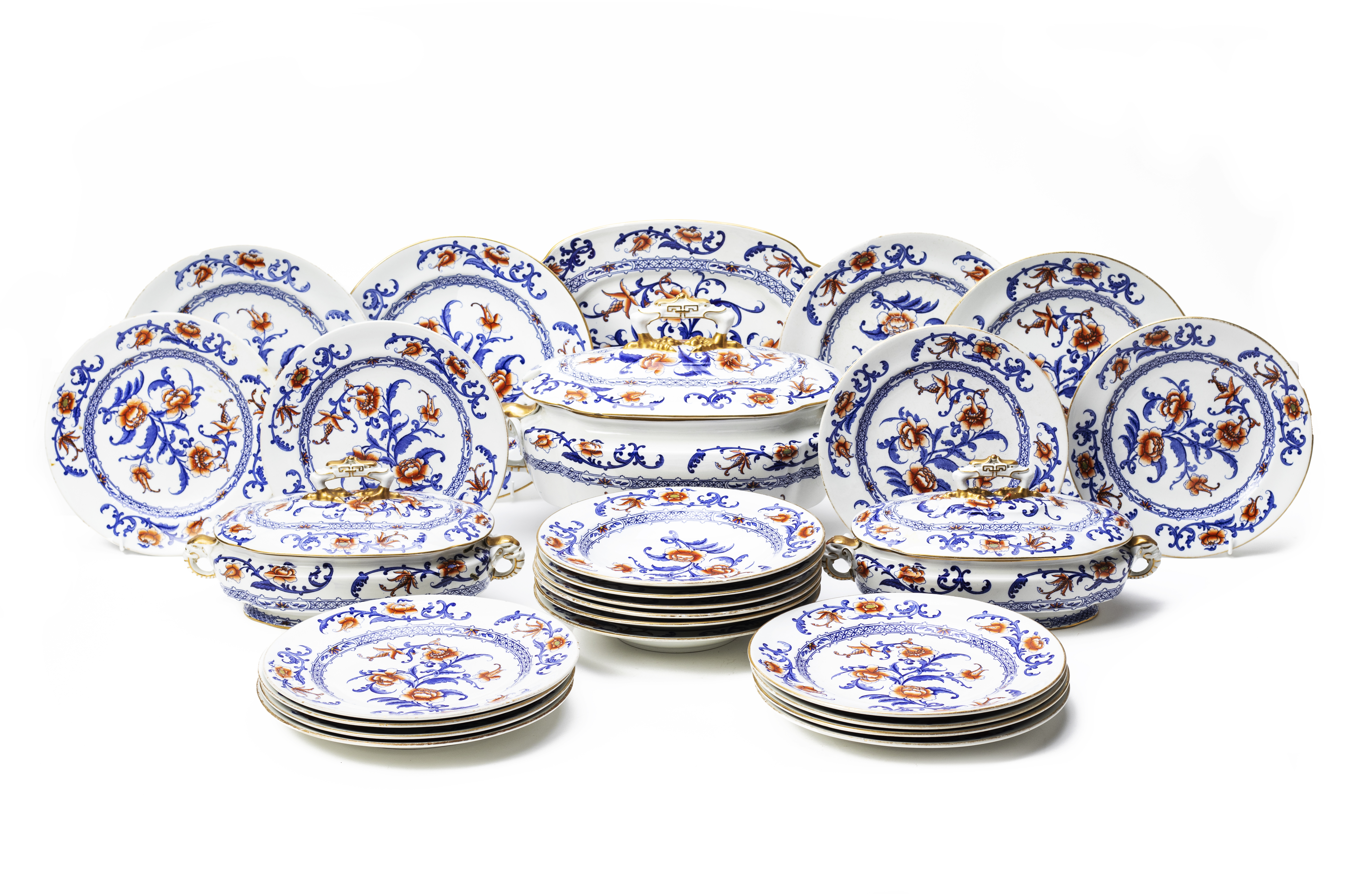 AN EXTENSIVE ROYAL WORCESTER DINNER SERVICE