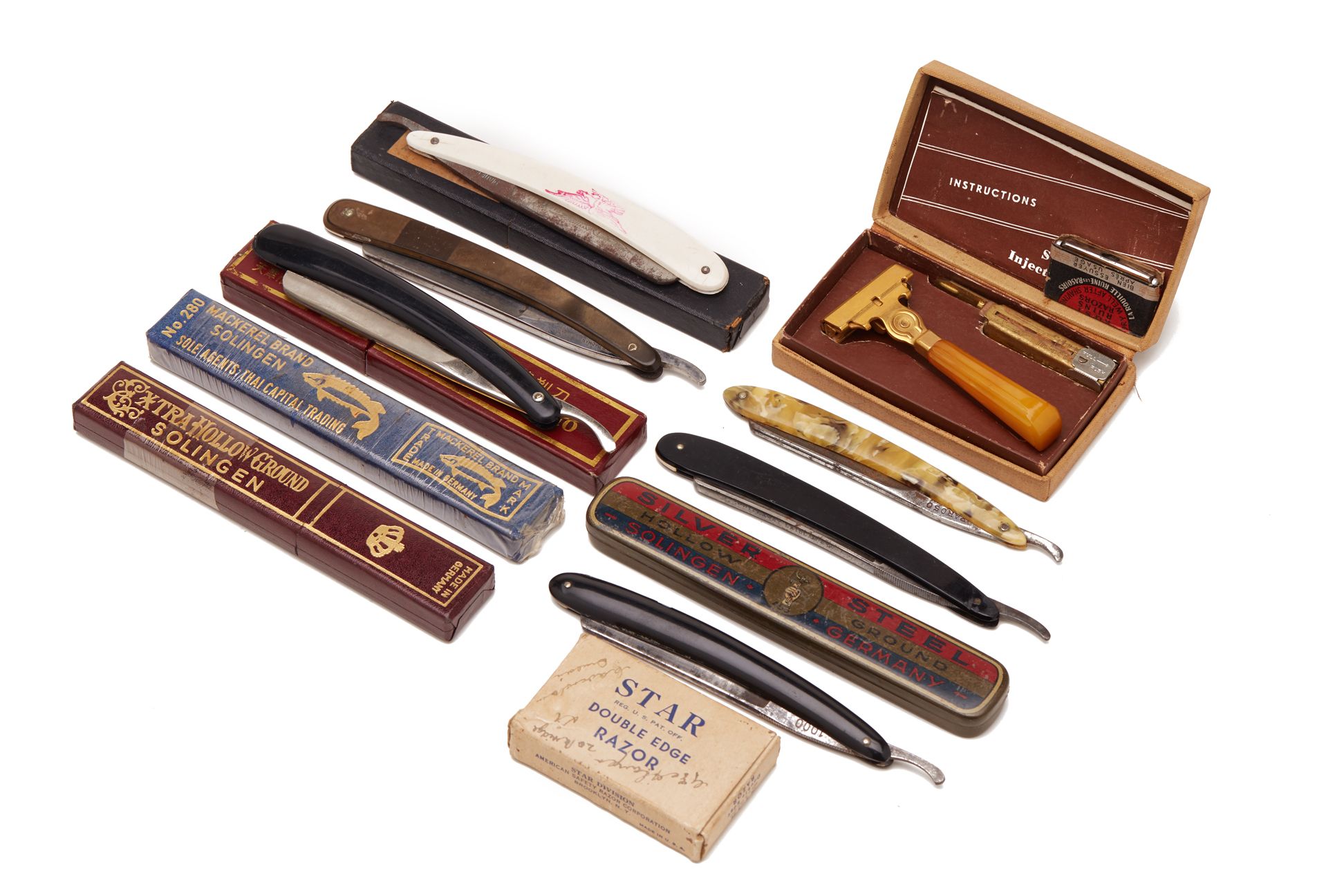 A SMALL COLLECTION OF VINTAGE CUT THROAT RAZORS