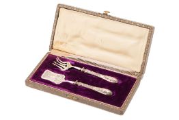 A PAIR OF BOXED SILVER PLATED SERVING UTENSILS