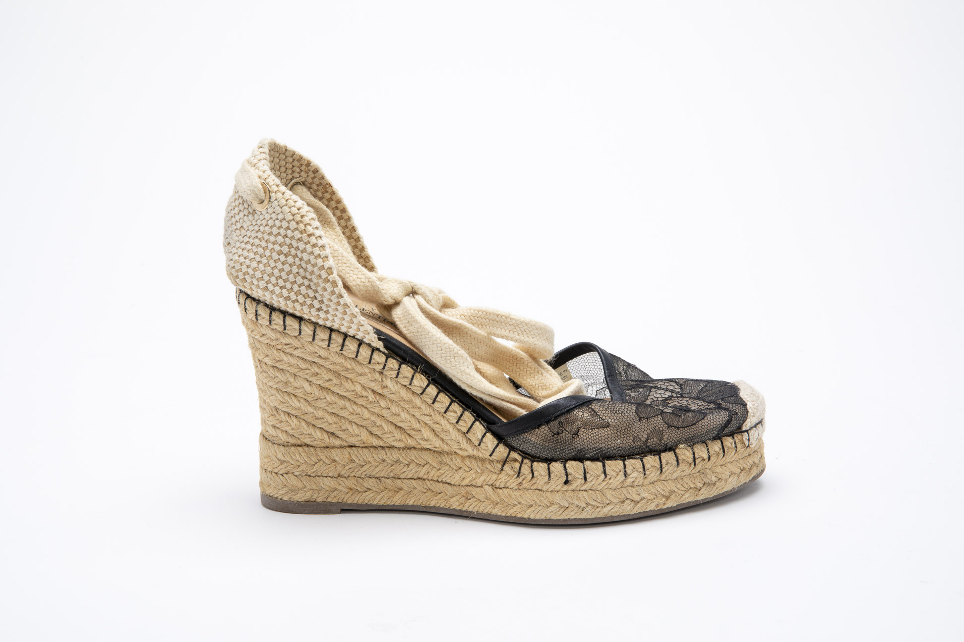 A PAIR OF VALENTINO LACE AND CANVAS ESPADRILLE SANDALS EU 37 - Image 2 of 3