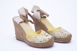 A PAIR OF TORY BURCH YELLOW ESPADRILLE WEDGE SANDALS EU 36