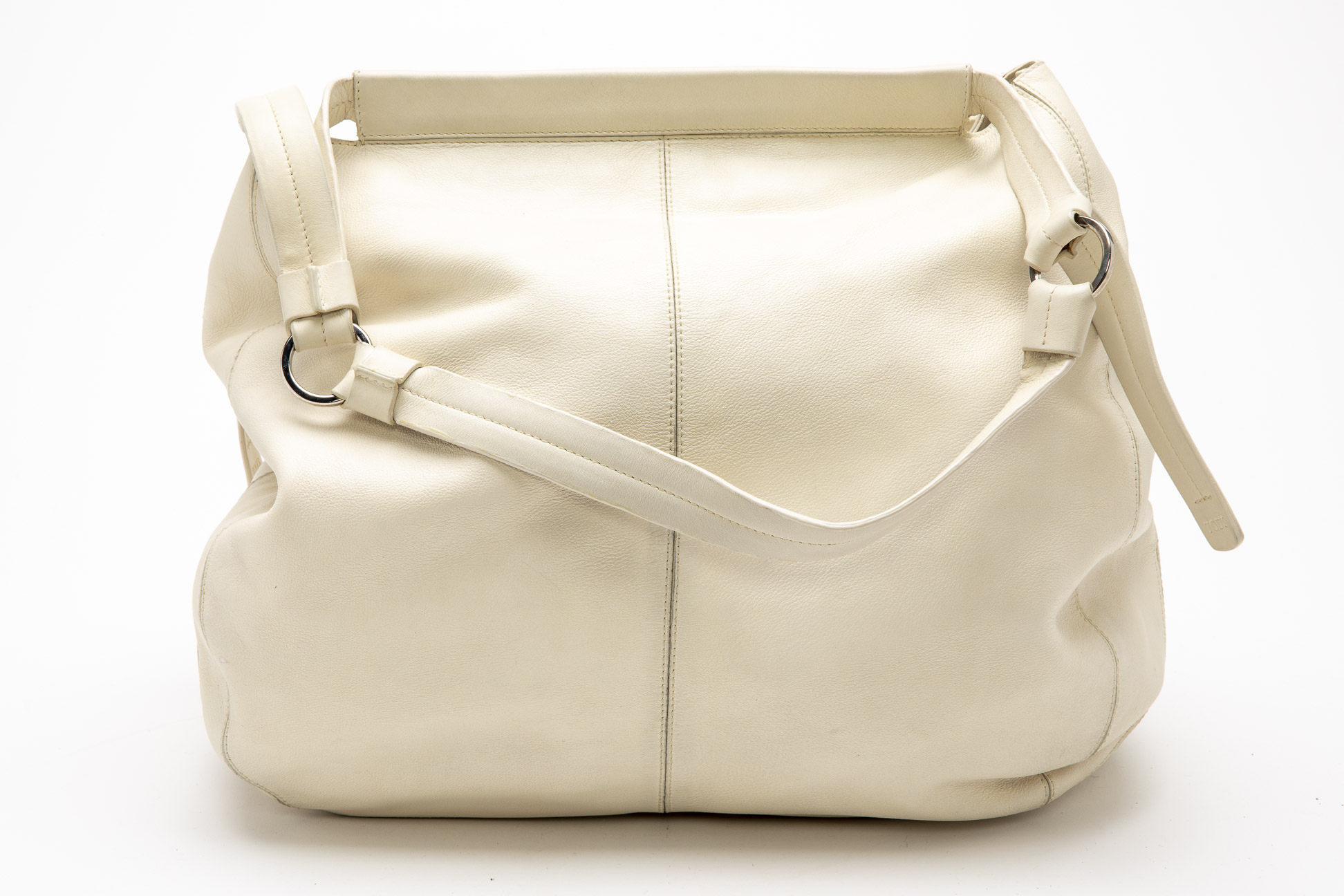 A TOD'S WHITE HANDBAG